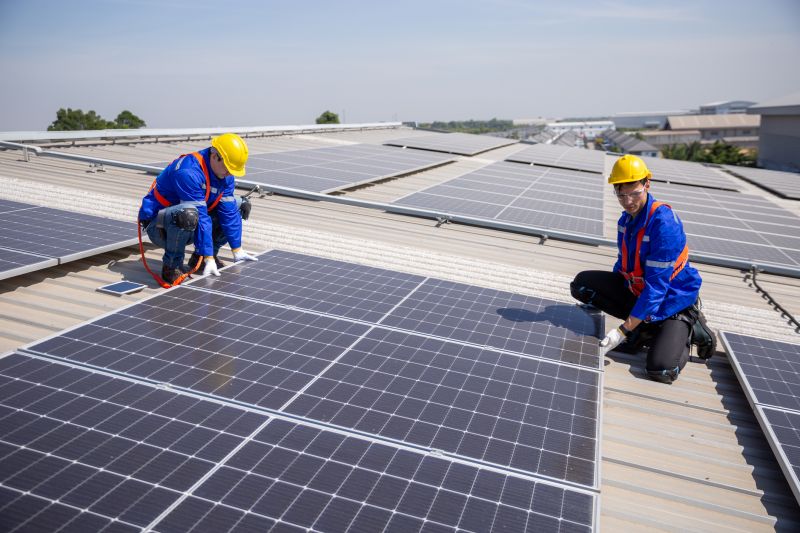 Local Solar Panels Service pros at work